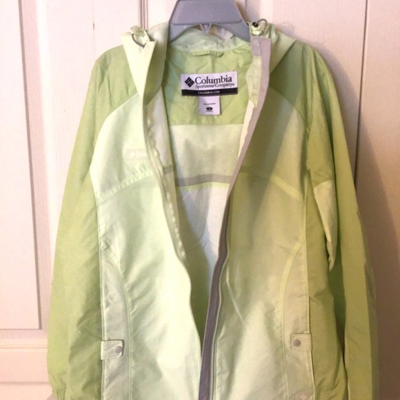 Columbia Women’s Rain/Wind Jacket (New) - Picture 3 of 6